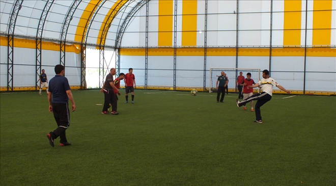 Kaymakam ve Belediye Başkanı Futbol Oynadı