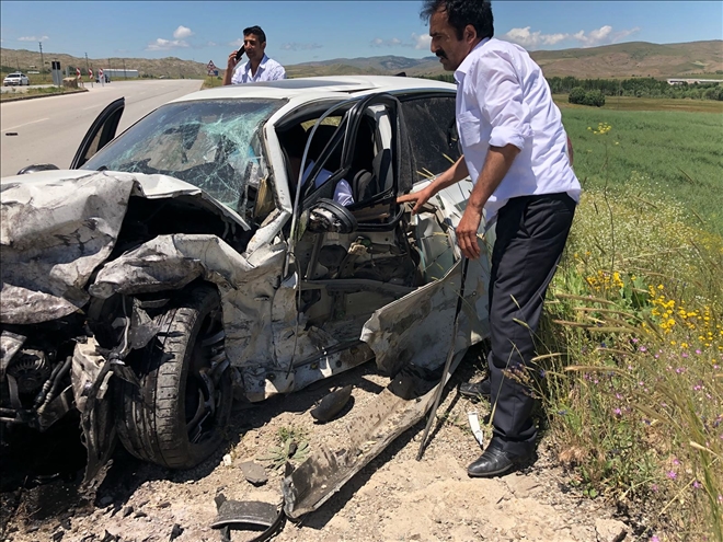 İki otomobil çarpıştı: 4 ölü, 4 yaralı