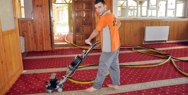 Halıları Yerinde Yıkıyor