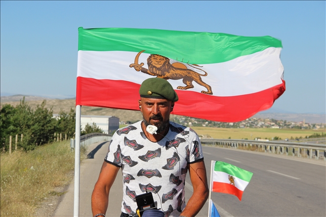 Molla rejimine inat 9 bin kilometre yol yürüdü 