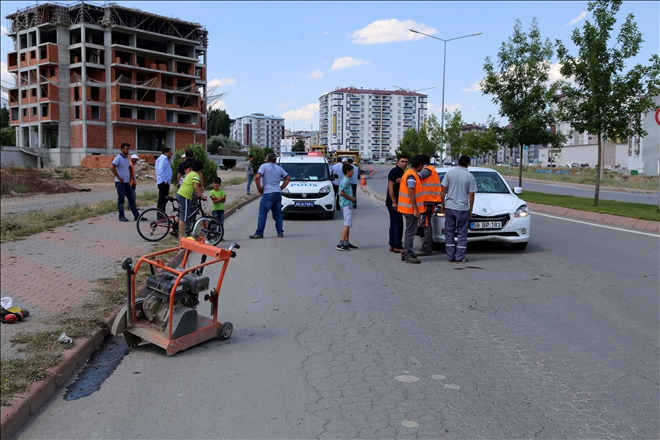 Otomobilin çarptığı işçi ağır yaralandı 