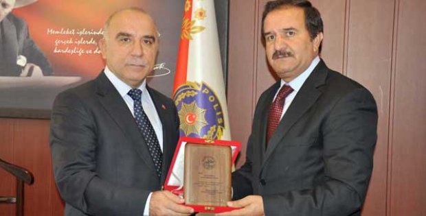 Kızılay´a Teşekkür Plaketi