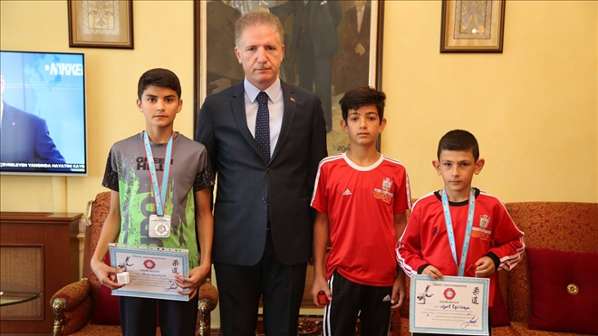 Dereceli Sporculardan Vali´ye Ziyaret
