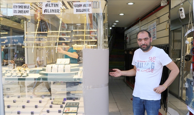Gözlerini Kuyumcuda Açtı   