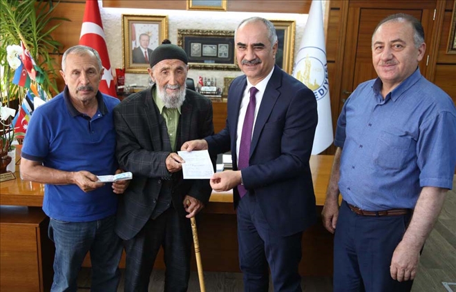 Mehmet Amcadan Ay Yıldız Cami´sine Bağış