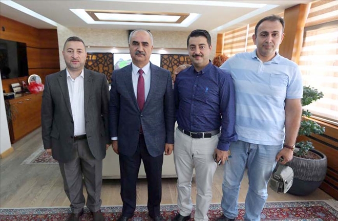 1200 Euro´yu Ay Yıldız Camisi´ne Bağışladılar