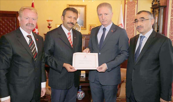 Vali Kurbanını Türkiye Diyanet Vakfına Bağışladı