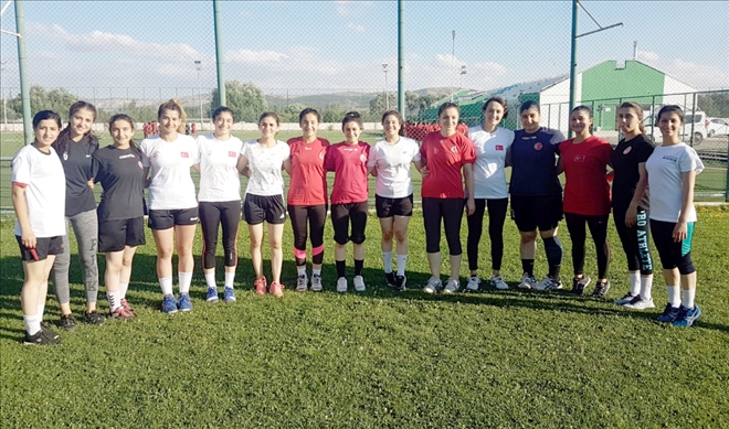 Hentbolcu Bayanlar Sezona Hazırlanıyor