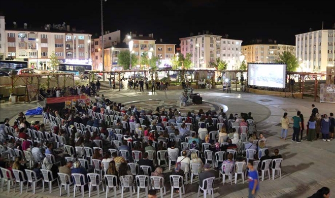 İlk Film Selvi Boylum Al Yazmalım´ Oldu