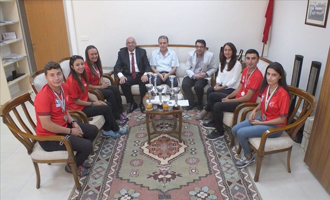 Müdür Kılıç, Sporcuları Kutladı