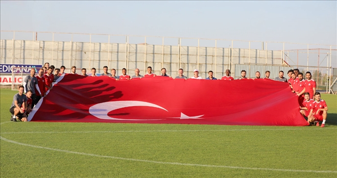 Yiğidolar´dan Zafer Bayramı Pozu