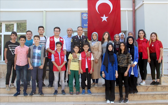 Gençlerden Jandarmaya 30 Ağustos Ziyareti 