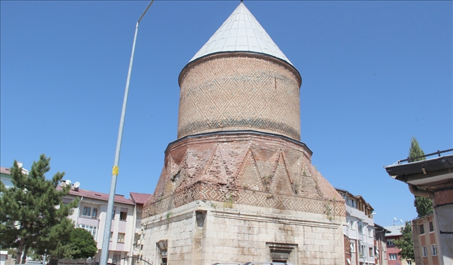 ´Dabaz´ Hastalığına Yakalananlar Bu Minareye Geliyor 