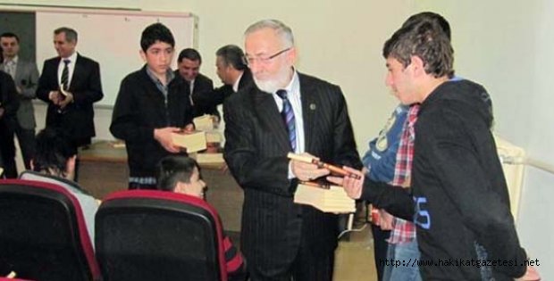 Müftü Şahin´den Öğrencilere Kitap