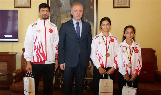 Dereceli Muay Thai´cilerden Vali´ye Ziyaret