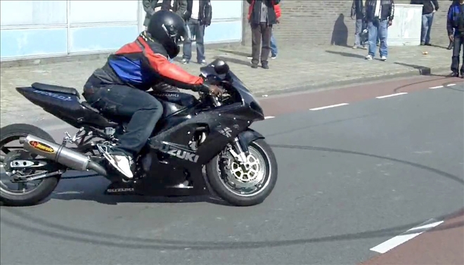 Motosikletle Drift Atanlara Ceza Yağdı
