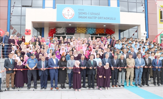 Yeni Eğitim Öğretim Yılı Törenle Başladı