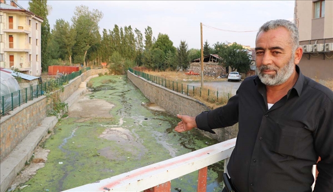 Uzun Yıllar Sonra Kuruyan Irmak İlçe Halkını Endişelendirdi