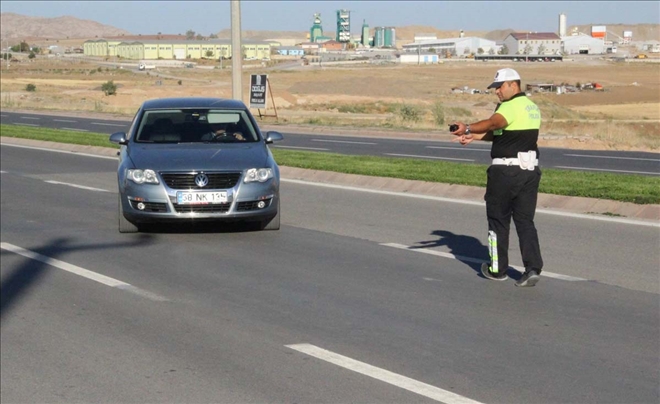 Polis, ´Drone´ İle Sürücülere Ceza Yazdı