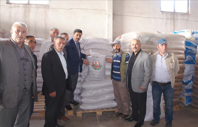 Çiftçilere Tohum Dağıtıldı