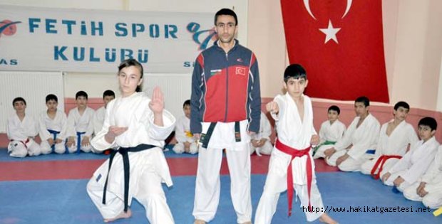 Sivaslı Karateciler İddialı