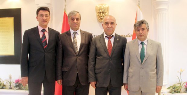Çağlar´dan Kızılay´a Teşekkür Plaketi