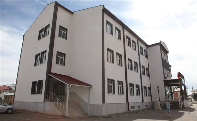 Yarın Açılıyor 