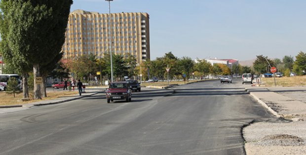 Bozuk Yollar Asfaltlanıyor