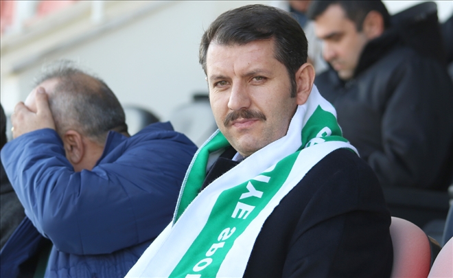 Vali Şarkışla Belediyespor´u Kutladı