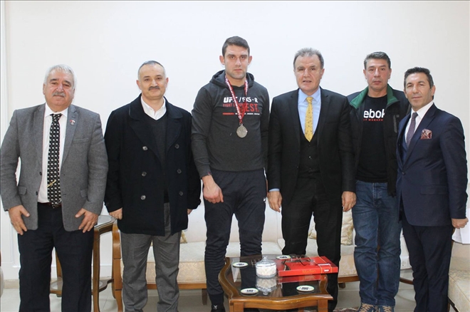Dünya İkincisi Kılıç´ı Ziyaret Etti
