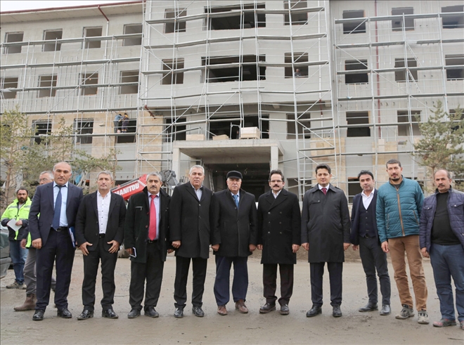 Okul İnşaatlarını İnceledi