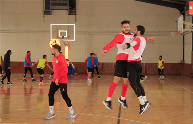 Belediye Salonda Çalıştı