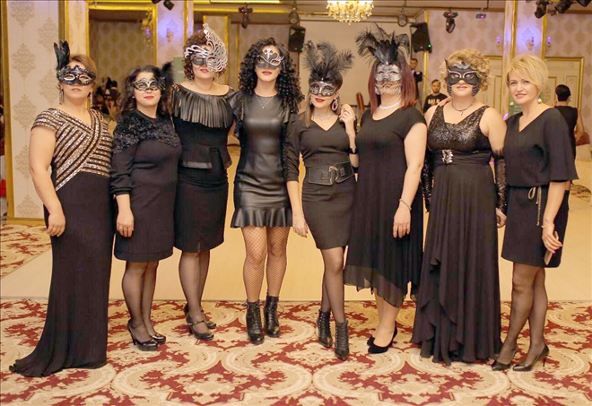 Birinciliği Maskeli Baloyla Kutladılar 