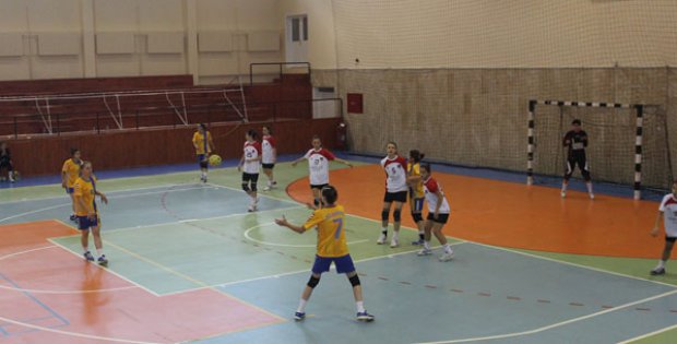 Hentbolcular İki´de İki Yaptı