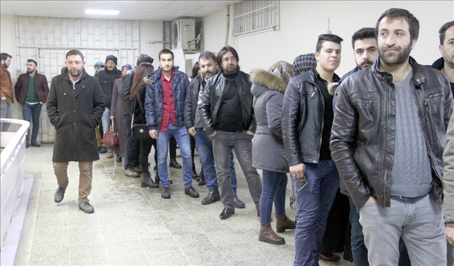 İş Kuyruğundakiler Merdivenlere Sığmadı 