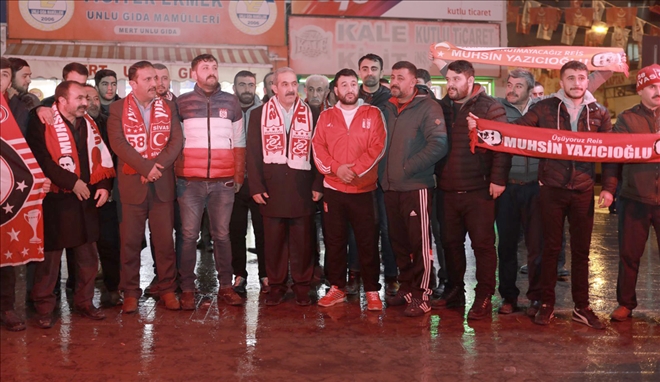 Taraftarlarla Bir Araya Geldi
