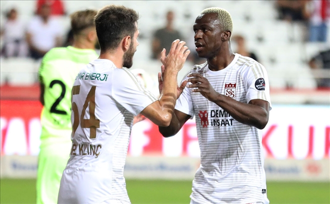 Asistler Emre ve Kone´den