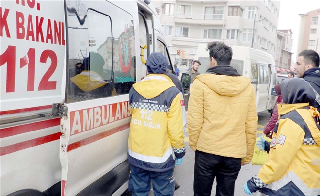 Saçaktan Düşen Buz Kütlesi Yaraladı