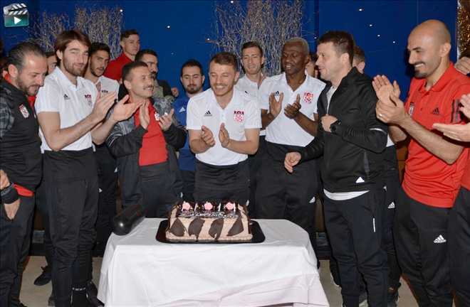 Futbolculara Sürpriz Kutlama--Video