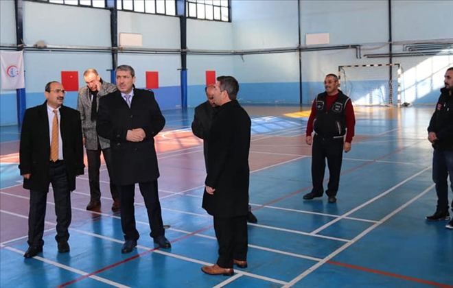 Tunç, Salonları İnceledi