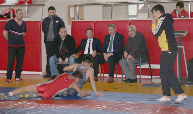 Tunç, Sporcuları İzledi