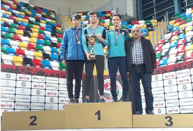 Atletizmde Derece Geldi