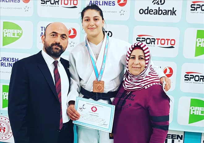Almalı Türkiye 3.´Sü Oldu