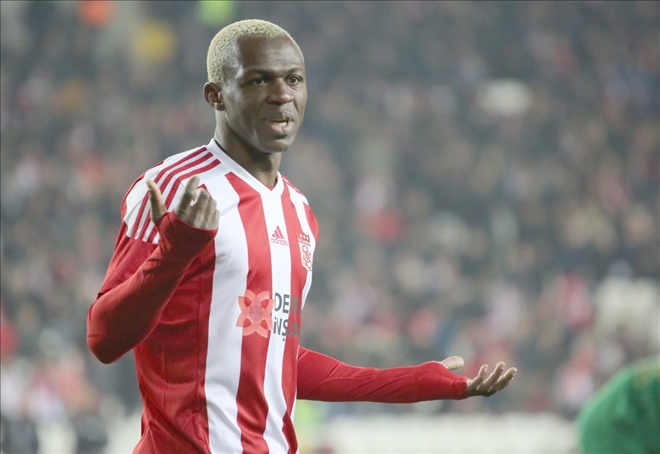 Kone, Hem Atıyor Hem Attırıyor