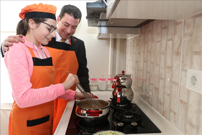 Öğrencilerle Çorba Pişirdi
