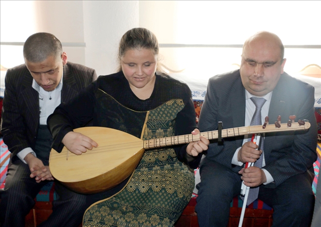 Dostları Aşık Veysel´i Unutmadı