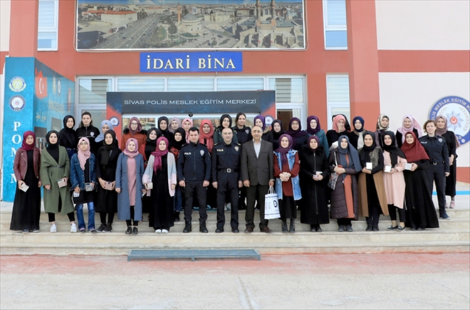 Öğrencilerden Polis Akademisi´ne Ziyaret
