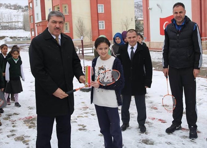 Badminton Malzemesi Dağıtıldı