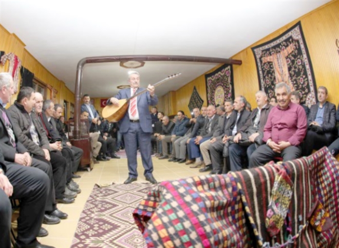 Aşıkların Atışması Güldürdü