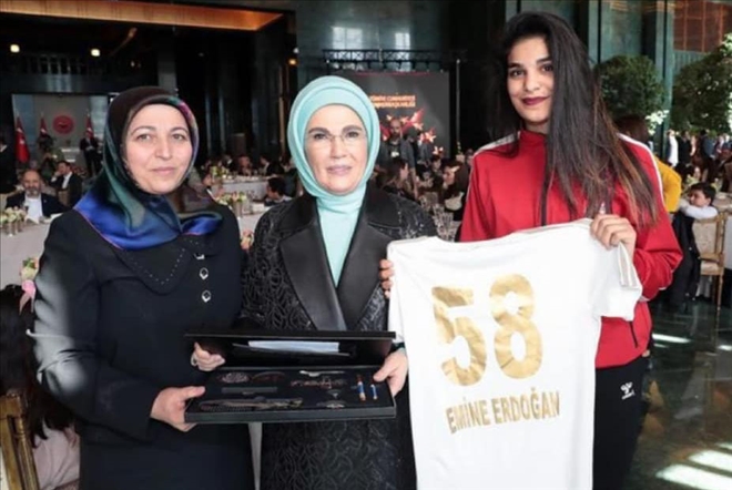 Erdoğan´a Sivasspor Forması Hediye Etti